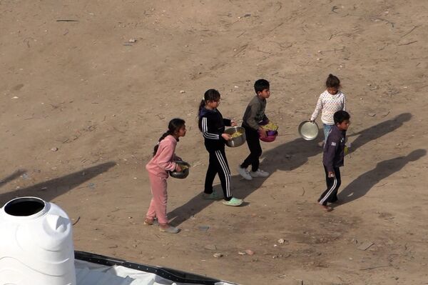 من الخيمة إلى الخيمة... أول مخيم إيواء في غزة يحتضن عائدين من جنوبي القطاع - سبوتنيك عربي