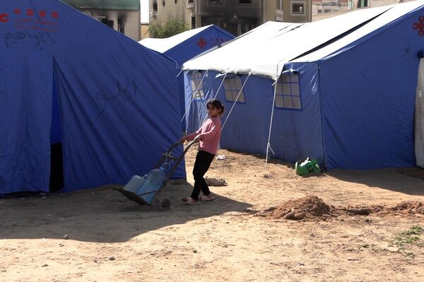 من الخيمة إلى الخيمة... أول مخيم إيواء في غزة يحتضن عائدين من جنوبي القطاع - سبوتنيك عربي