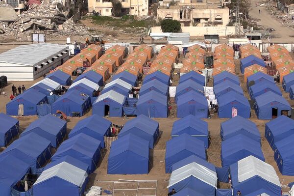 من الخيمة إلى الخيمة... أول مخيم إيواء في غزة يحتضن عائدين من جنوبي القطاع - سبوتنيك عربي