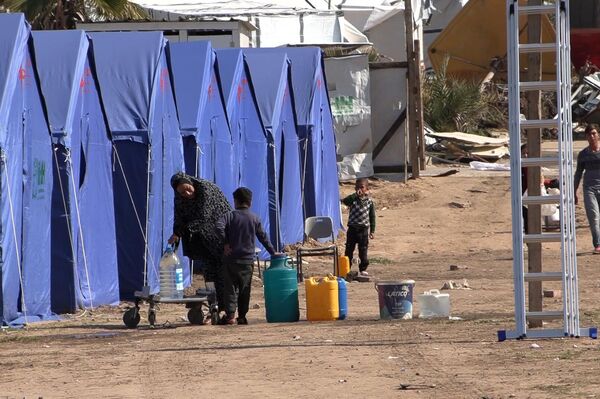 من الخيمة إلى الخيمة... أول مخيم إيواء في غزة يحتضن عائدين من جنوبي القطاع - سبوتنيك عربي