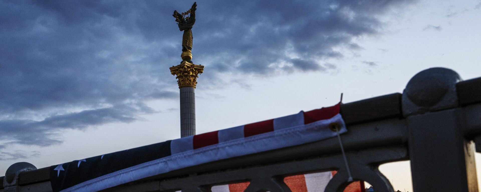 العلم الأمريكي في كييف - سبوتنيك عربي, 1920, 23.04.2025