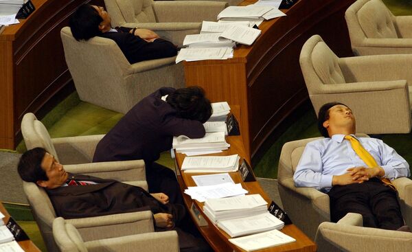 نواب ينامون في الجمعية الوطنية في سيول بكوريا الجنوبية - سبوتنيك عربي