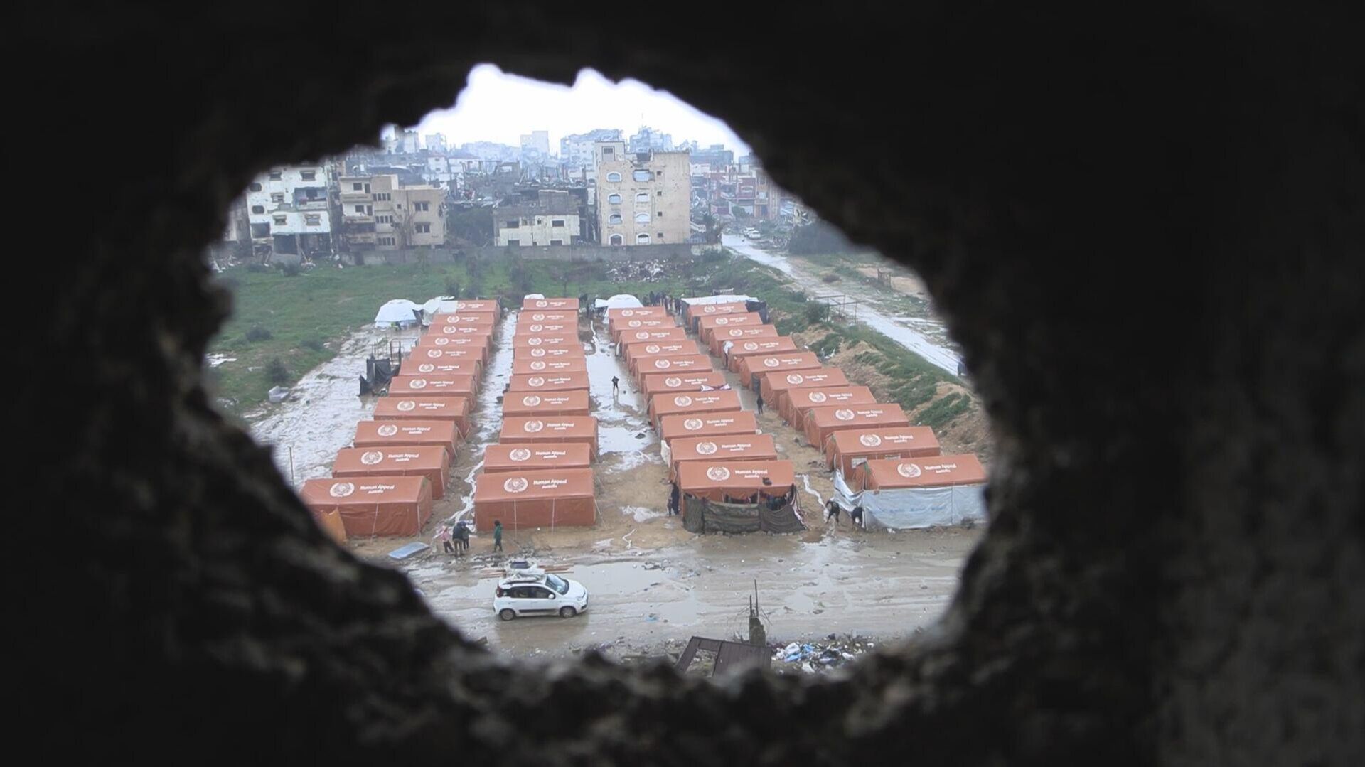 العائدون إلى غزة يكافحون برد الشتاء والأمطار الغزيرة التي تقتحم خيامهم الضعيفة العائدون إلى غزة يكافحون برد الشتاء والأمطار الغزيرة التي تقتحم خيامهم الضعيفة - سبوتنيك عربي, 1920, 27.02.2025