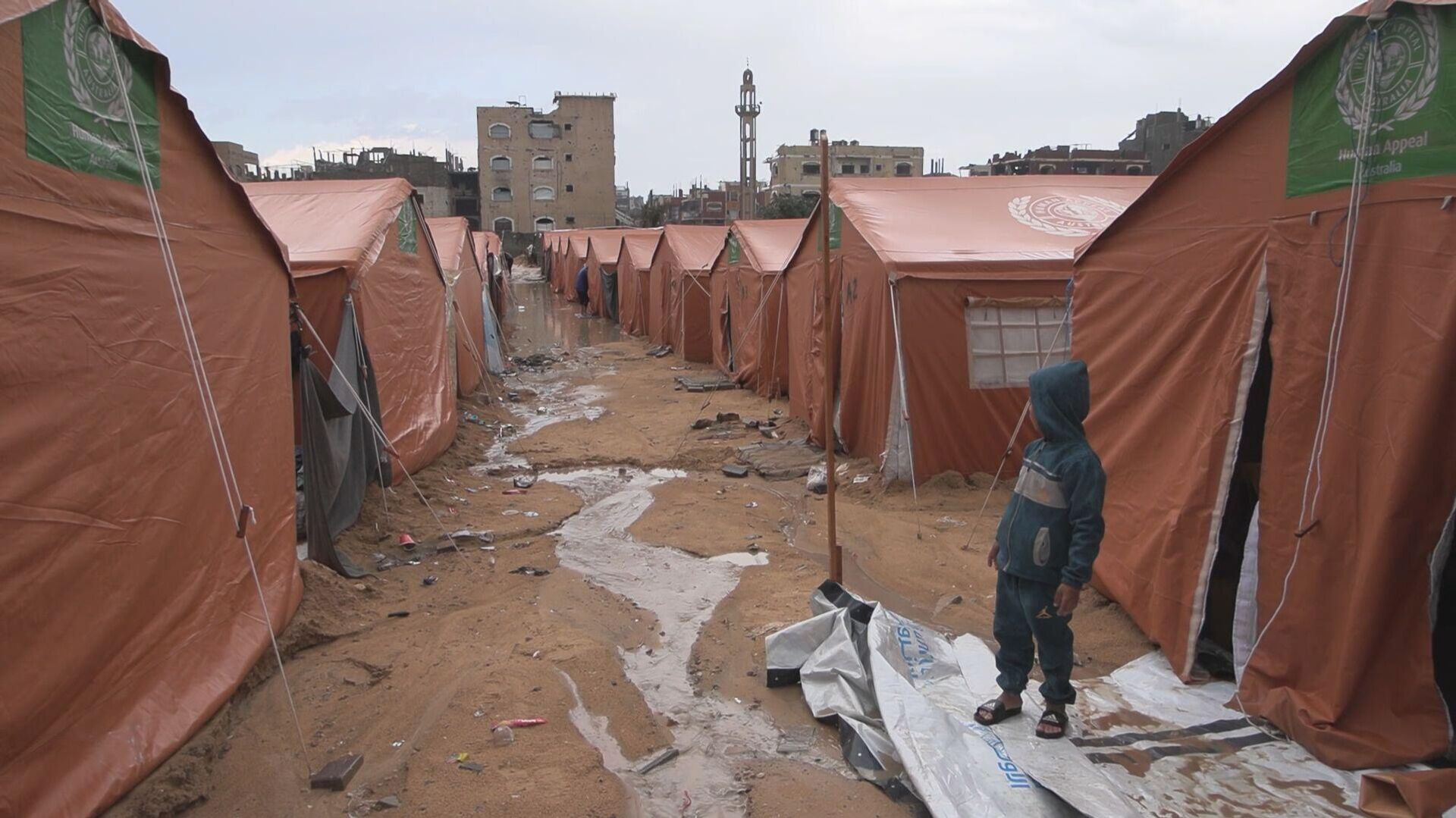 العائدون إلى غزة يكافحون برد الشتاء والأمطار الغزيرة التي تقتحم خيامهم الضعيفة العائدون إلى غزة يكافحون برد الشتاء والأمطار الغزيرة التي تقتحم خيامهم الضعيفة - سبوتنيك عربي, 1920, 27.02.2025