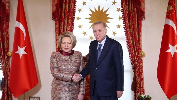 رئيسة مجلس الفيدرالية الروسي فالنتينا ماتفيينكو والرئيس التركي رجب طيب أردوغان خلال اجتماع في أنقرة - سبوتنيك عربي