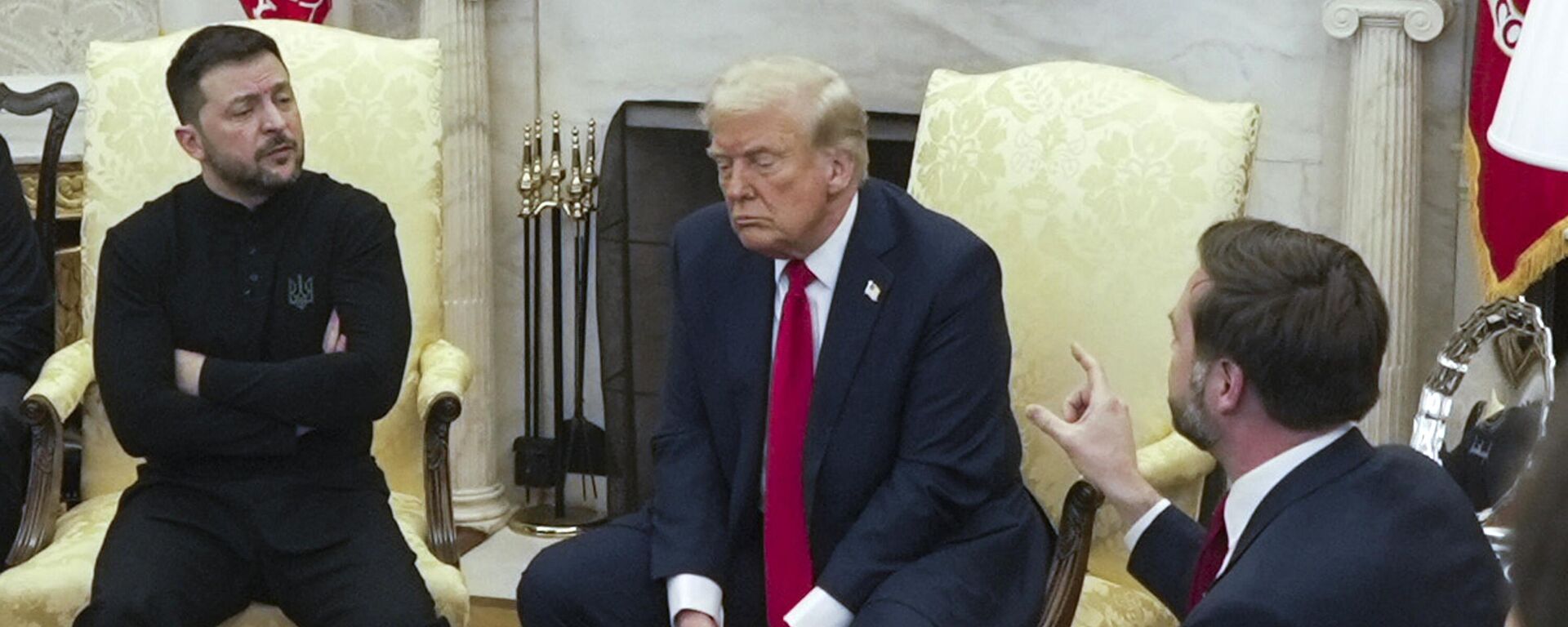 Президент США Дональд Трамп и вице-президент Джей Ди Вэнс во время переговоров с Владимиром Зеленским в Овальном кабинете Белого дома - سبوتنيك عربي, 1920, 28.02.2025