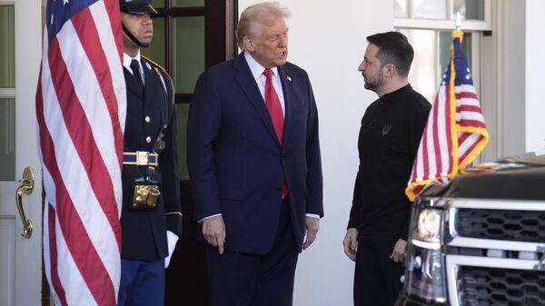 Президент Дональд Трамп встречает Владимира Зеленского на пороге Белого дома - سبوتنيك عربي