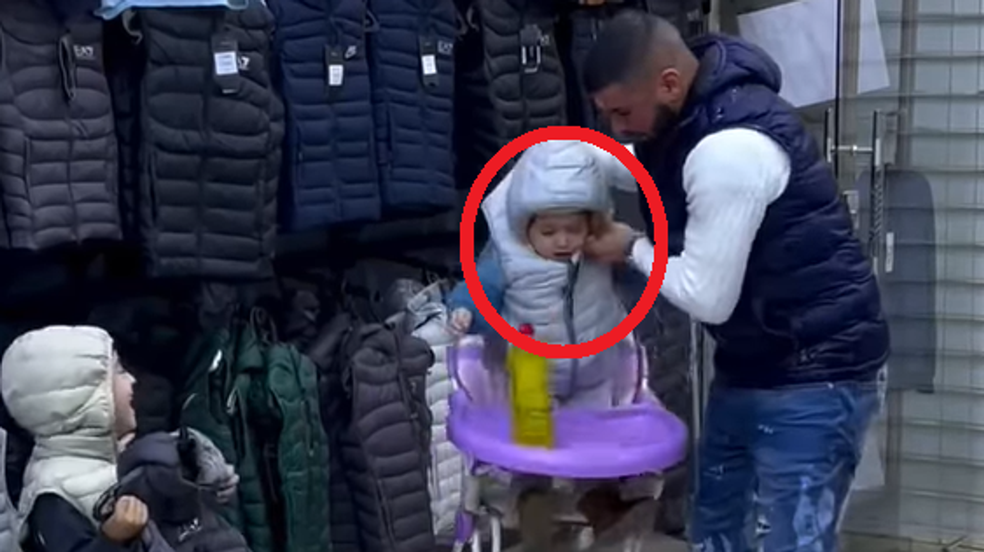 مشاهد لاستخدام طفل رضيع في الجزائر من أـجل دعاية لمنتج مشاهد لاستخدام طفل رضيع في الجزائر من أـجل دعاية لمنتج - سبوتنيك عربي, 1920, 02.03.2025