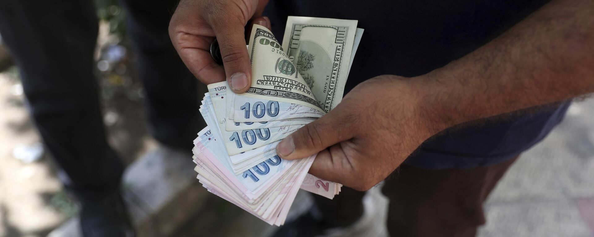 العملة الإيرانية تتراجع مقابل الدولار - سبوتنيك عربي, 1920, 28.09.2025