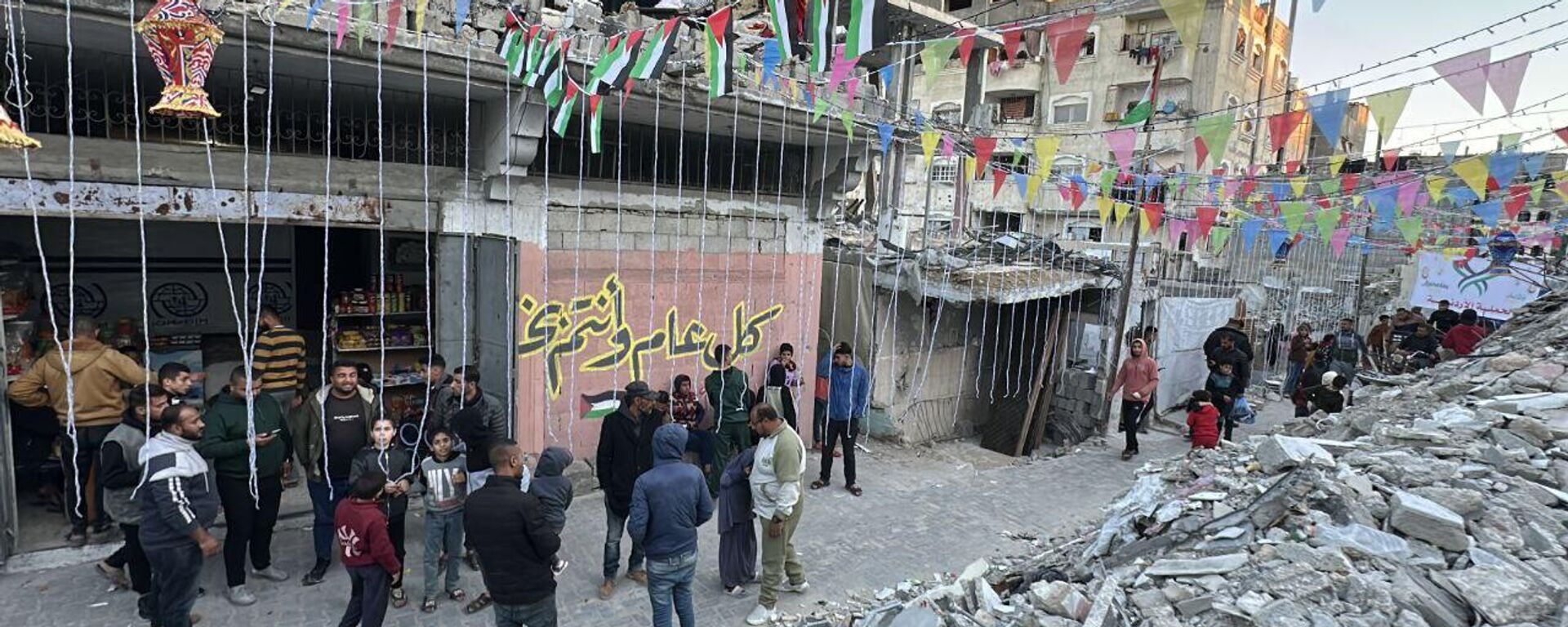 زينة رمضان فوق الركام وعيون سكان قطاع غزة على مصير الهدنة - سبوتنيك عربي, 1920, 04.03.2025