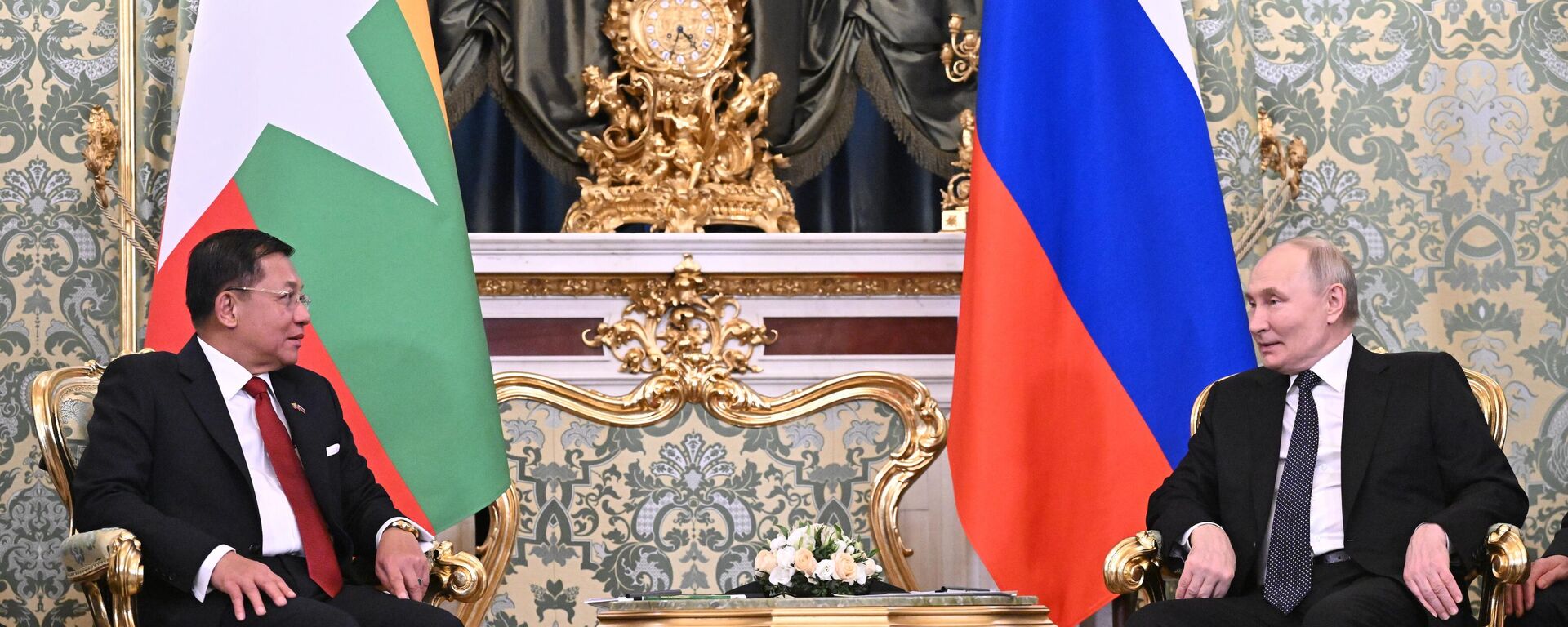 الرئيس الروسي فلاديمير بوتين يجري محادثات مع رئيس وزراء ميانمار في الكرملين - سبوتنيك عربي, 1920, 04.03.2025