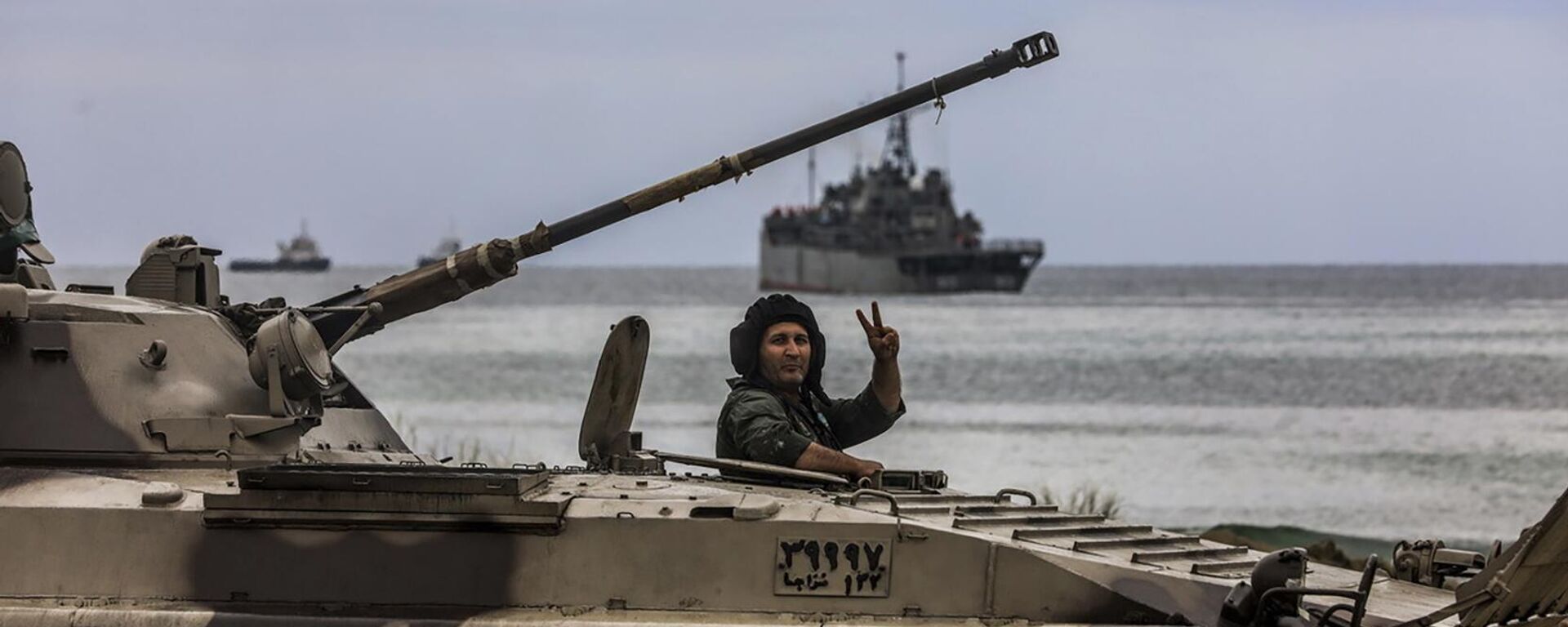 دبابة إيرانية  - سبوتنيك عربي, 1920, 04.03.2025