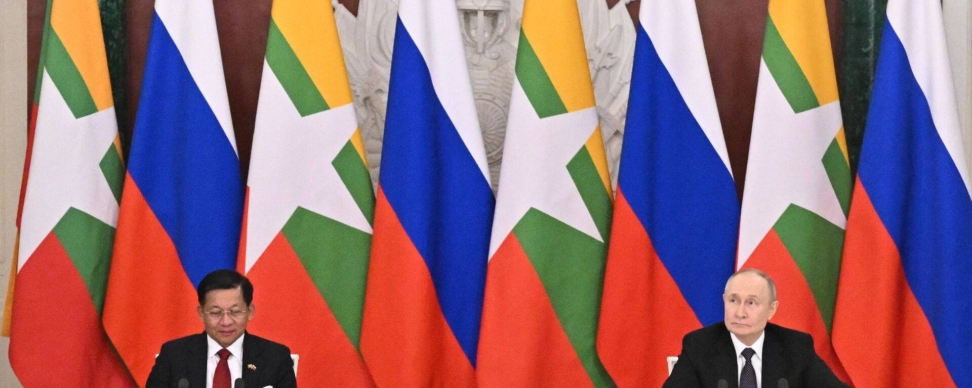 الرئيس الروسي فلاديمير بوتين مع رئيس وزراء ميانمار مين أونغ هلاينغ - سبوتنيك عربي, 1920, 04.03.2025