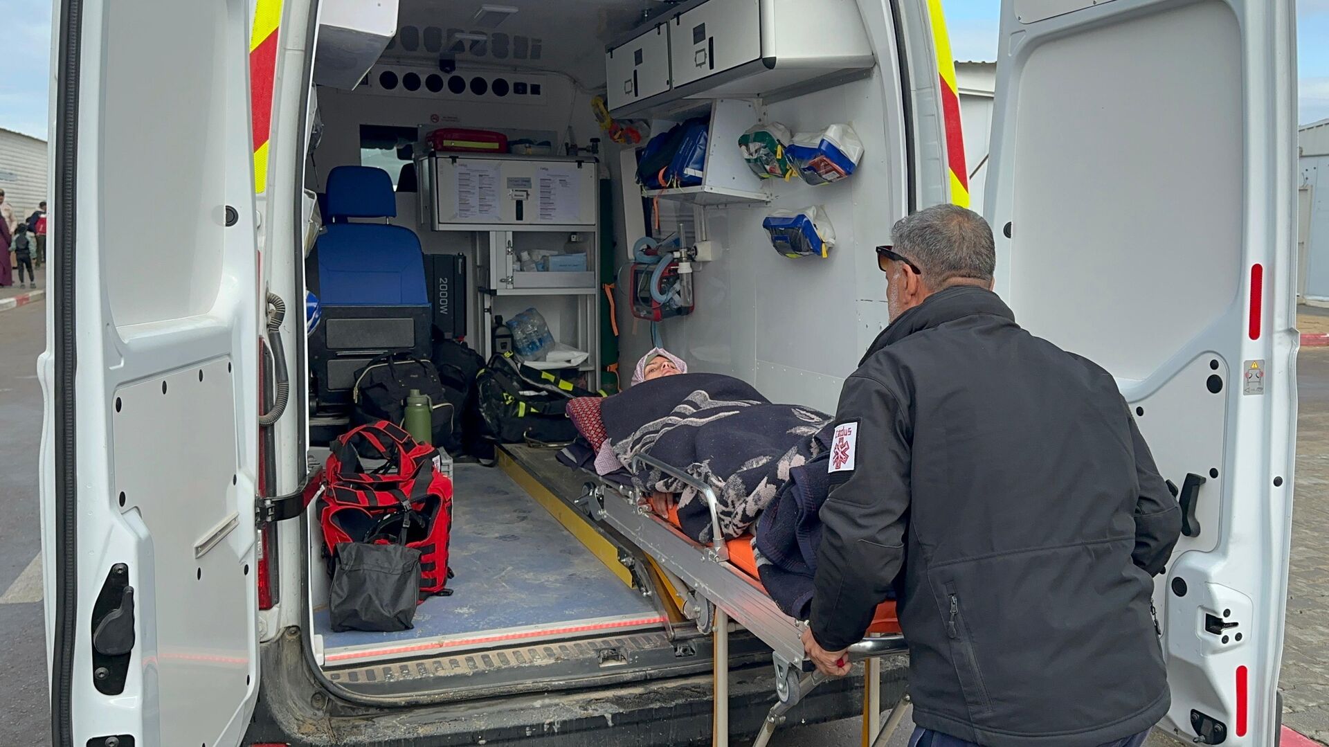 مرضى وجرحى غزة بين دموع الفراق والأمل في العلاج خارج القطاع
مرضى وجرحى غزة بين دموع الفراق والأمل في العلاج خارج القطاع
- سبوتنيك عربي, 1920, 05.03.2025