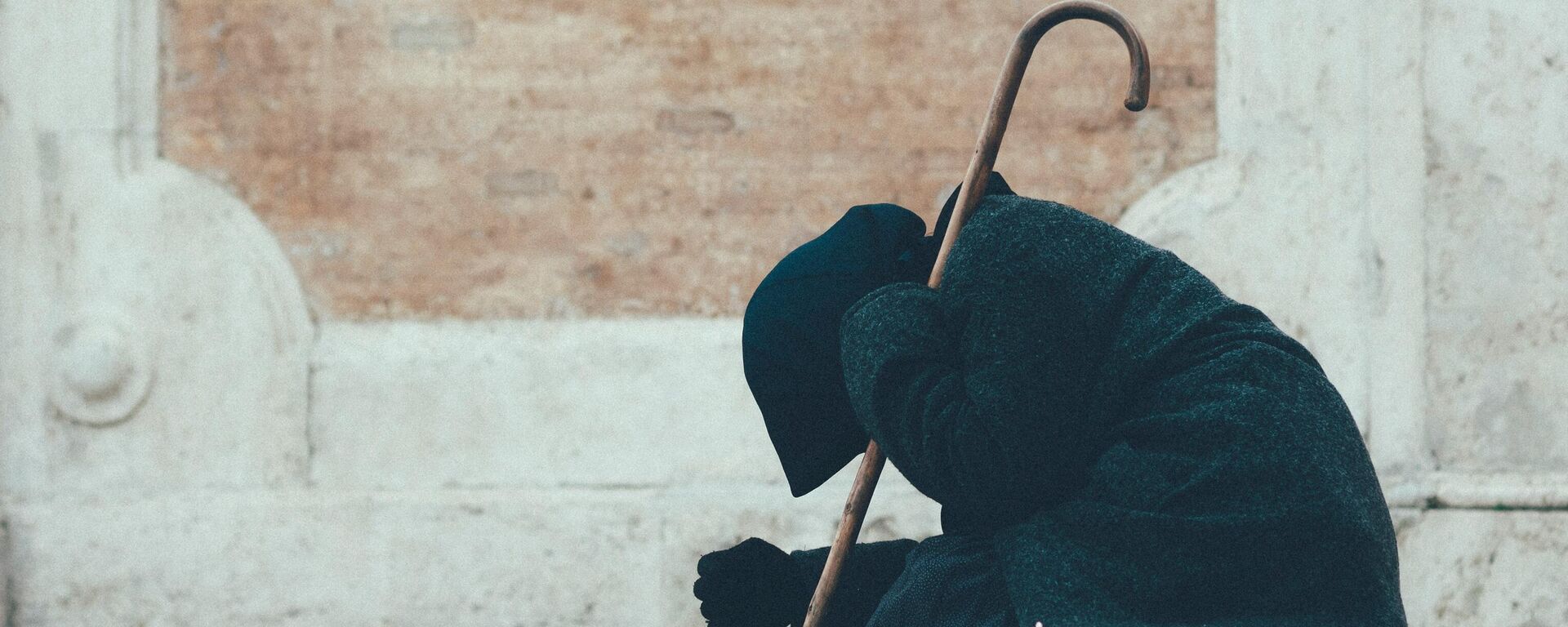 متسول في الشارع - سبوتنيك عربي, 1920, 06.03.2025