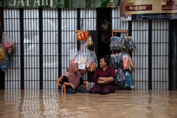 هطلت أمطار غزيرة طوال الليل في 3 مارس، مما تسبب في غمر العديد من المناطق في المدينة بسبب فيضان بعض الأنهار المحيطة بالمدينة. - سبوتنيك عربي