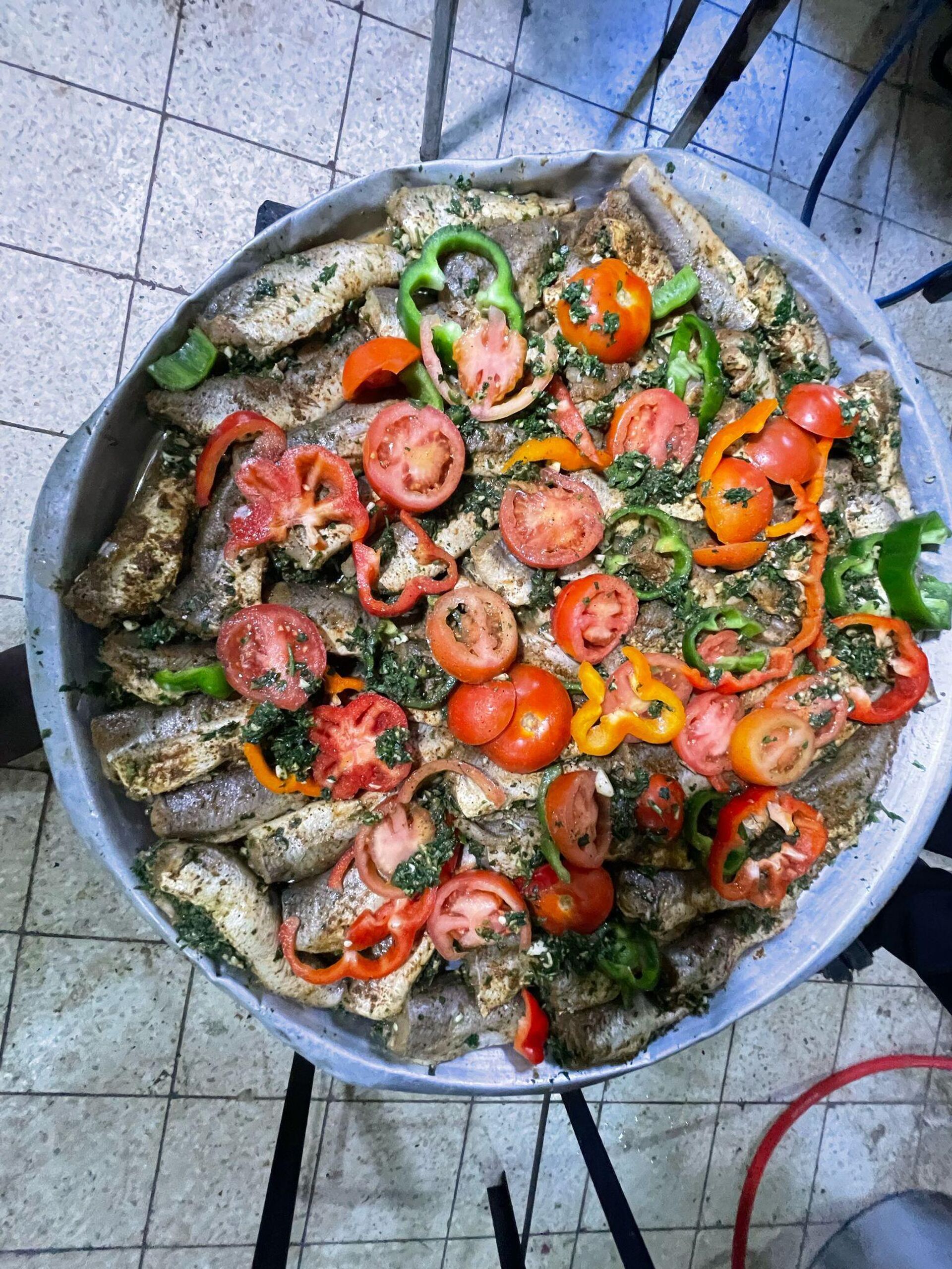 مبادرة خيرية لتقديم الطعام للنازحين في طولكرم شمال الضفة الغربية - سبوتنيك عربي, 1920, 12.03.2025