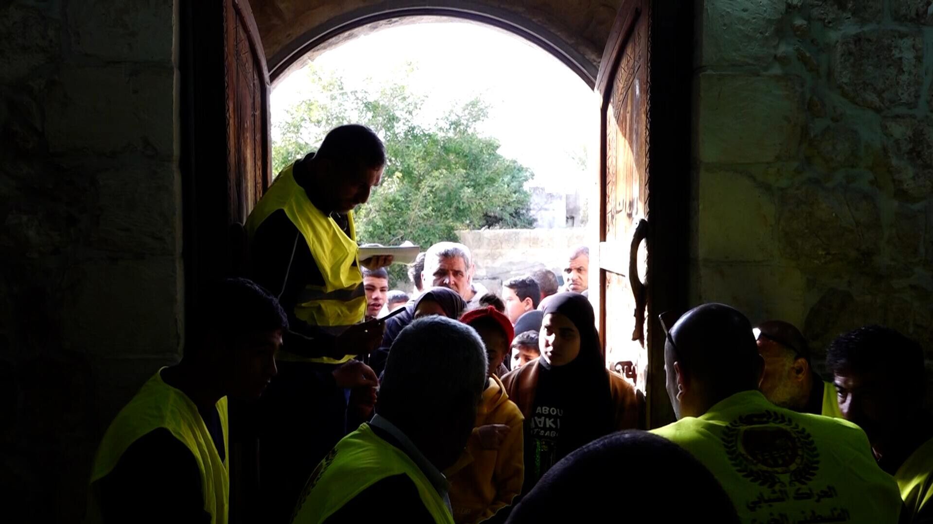 مبادرة خيرية لتقديم الطعام للنازحين في طولكرم شمال الضفة الغربية - سبوتنيك عربي, 1920, 12.03.2025