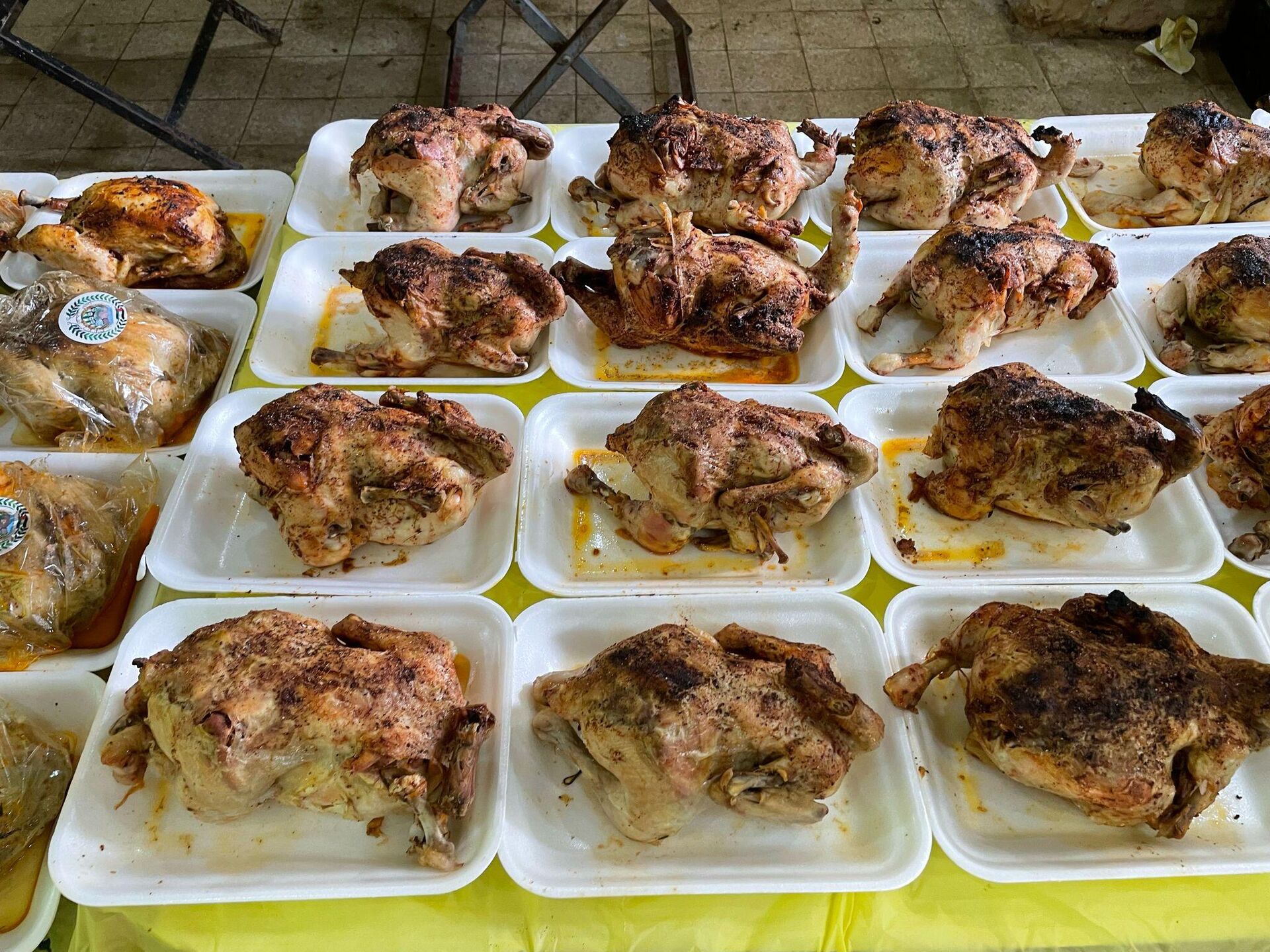 مبادرة خيرية لتقديم الطعام للنازحين في طولكرم شمال الضفة الغربية - سبوتنيك عربي, 1920, 12.03.2025