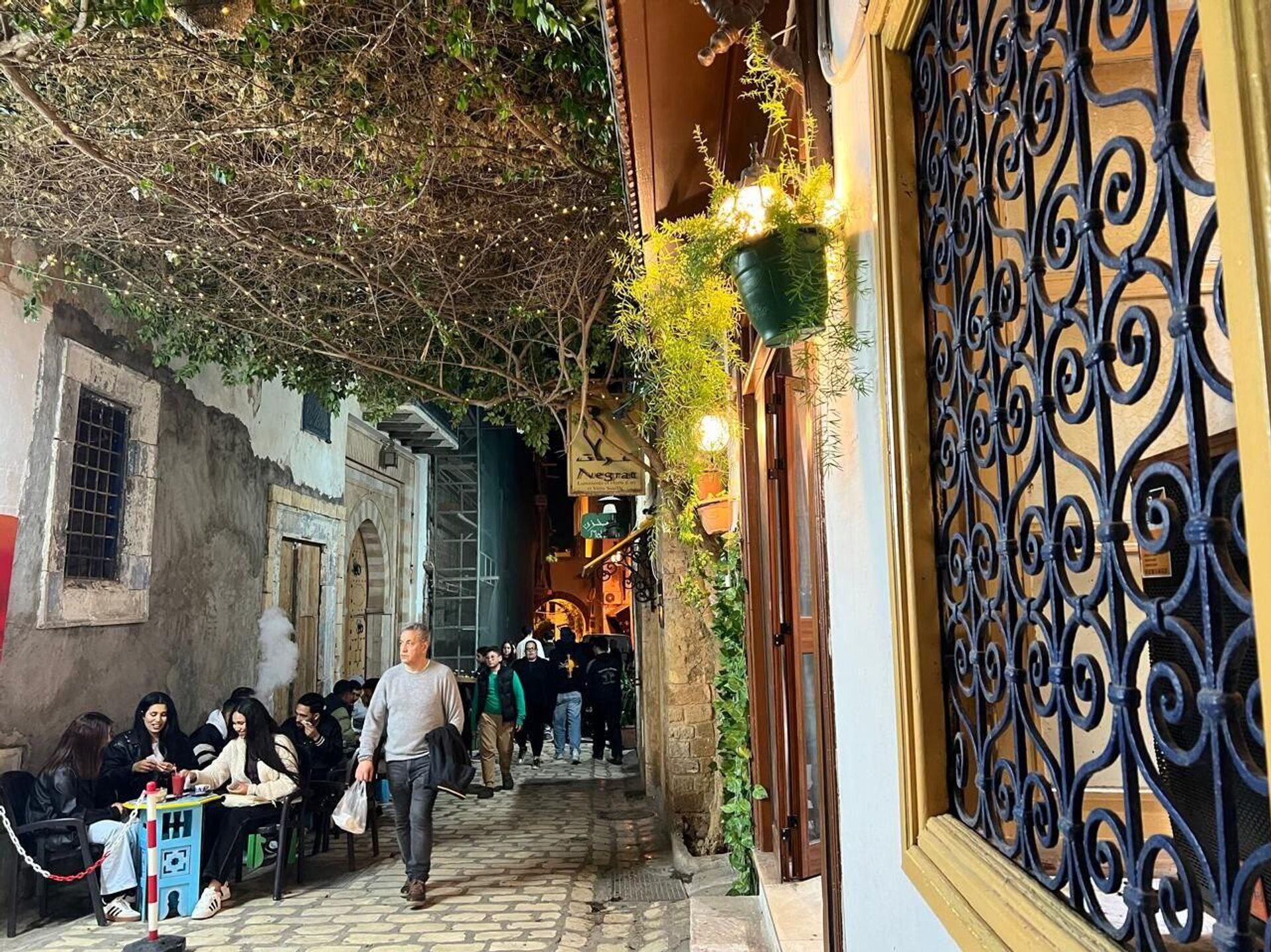 المدينة العتيقة بتونس تحتفي برمضان وتتحول الى الوجهة المفضلة للتونسيين للسهر - سبوتنيك عربي, 1920, 14.03.2025