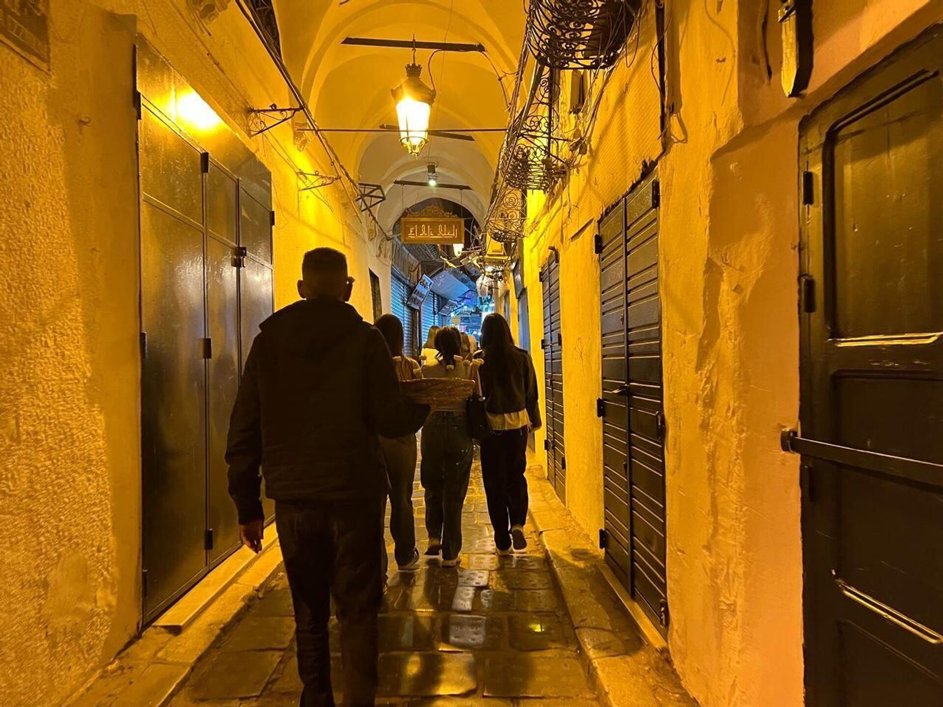 المدينة العتيقة بتونس تحتفي برمضان وتتحول الى الوجهة المفضلة للتونسيين للسهر - سبوتنيك عربي, 1920, 14.03.2025