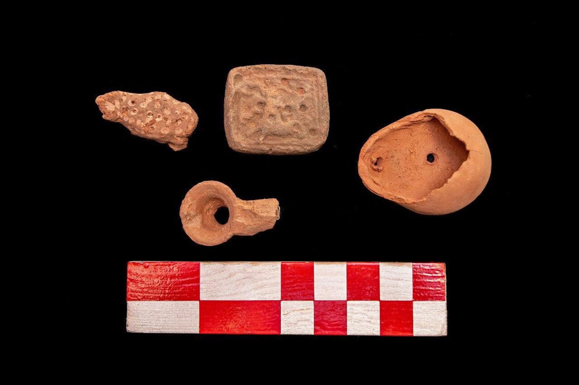 اكتشاف مقبرة ملكية وورشة لصناعة الفخار أثرية في جنوب مصر - سبوتنيك عربي, 1920, 14.03.2025