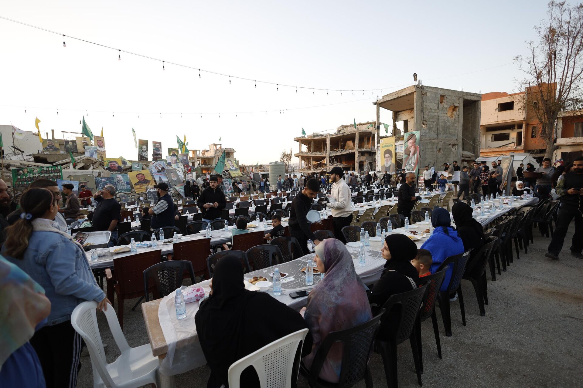 الإفطار الرمضاني في الخيام بجنوب لبنان.. صمود وتحدٍّ وسط الدمار - سبوتنيك عربي, 1920, 15.03.2025
