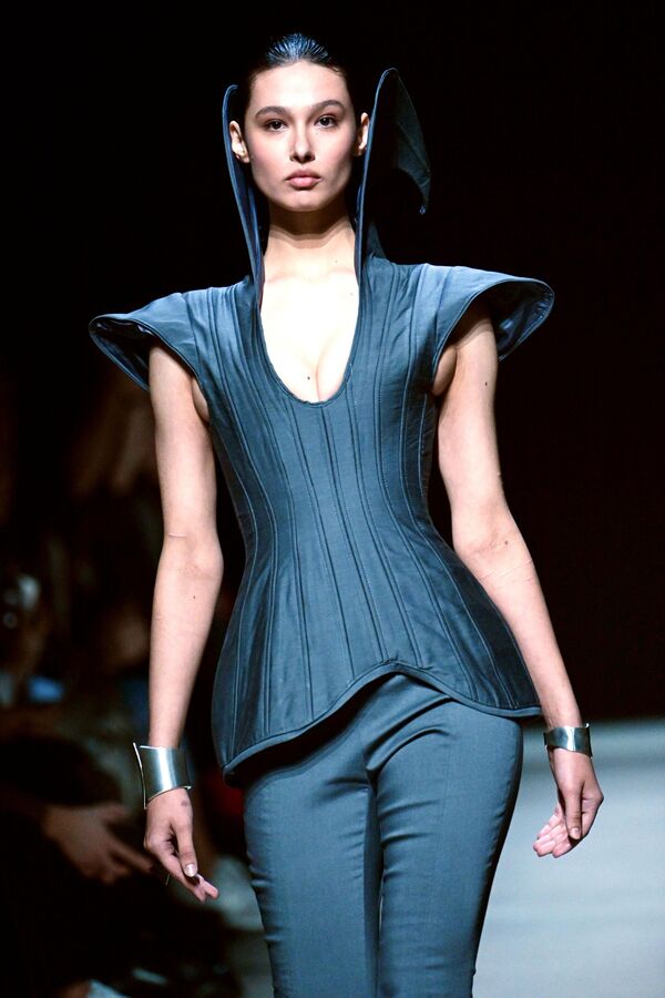 عرض أزياء لمعهد الأعمال والتصميم (B&D) في أسبوع الموضة الرابع في موسكو. عرض أزياء لمعهد الأعمال والتصميم (B&D) في أسبوع الموضة الرابع في موسكو. - سبوتنيك عربي