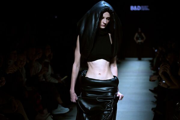 عرض أزياء لمعهد الأعمال والتصميم (B&D) في أسبوع الموضة الرابع في موسكو. عرض أزياء لمعهد الأعمال والتصميم (B&D) في أسبوع الموضة الرابع في موسكو. - سبوتنيك عربي