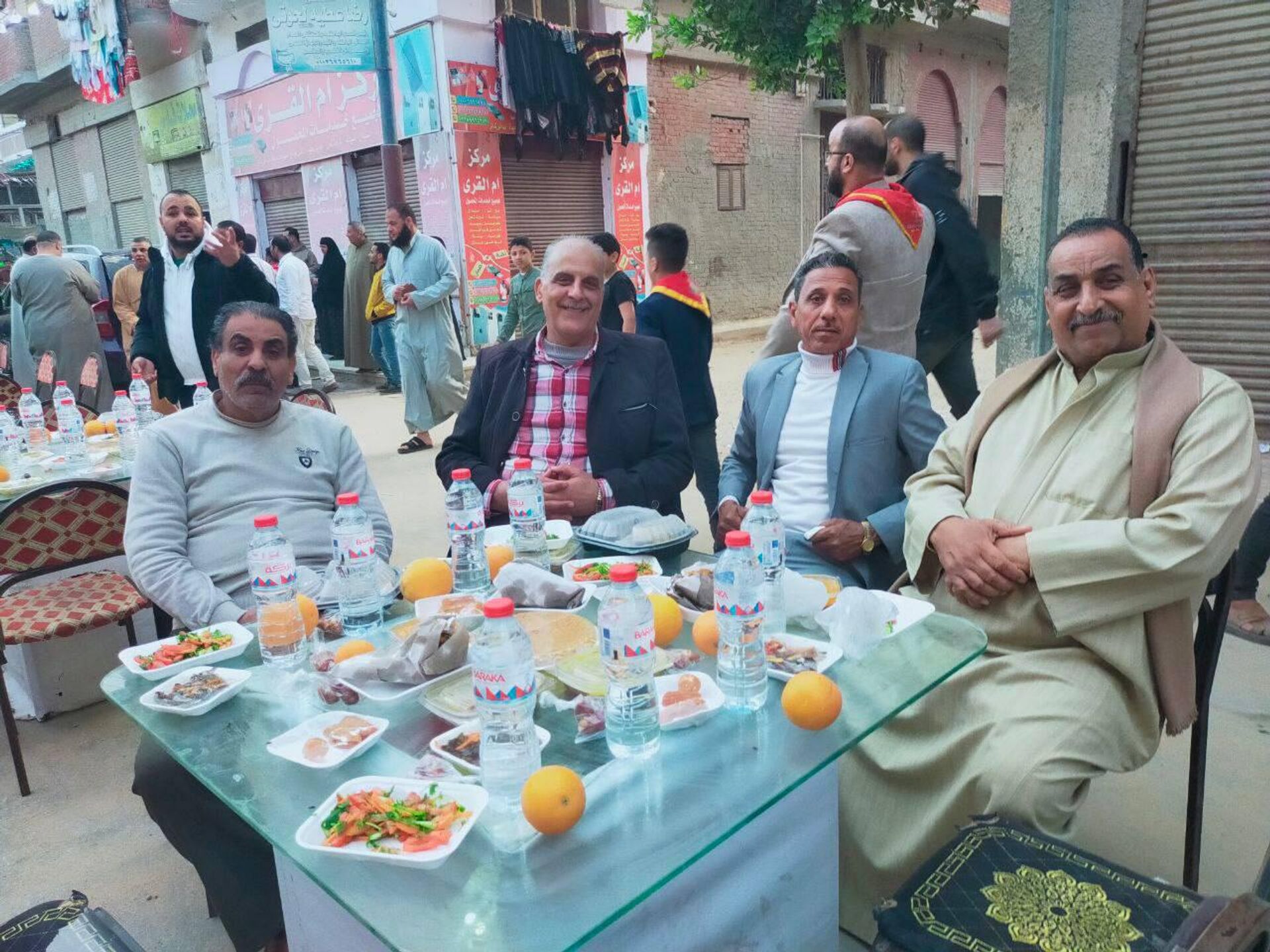 أهالي قرية مصرية ينظمون أكبر إفطار بالمدينة بحضور رجال الدين والسياسة أهالي قرية مصرية ينظمون أكبر إفطار بالمدينة بحضور رجال الدين والسياسة - سبوتنيك عربي, 1920, 17.03.2025