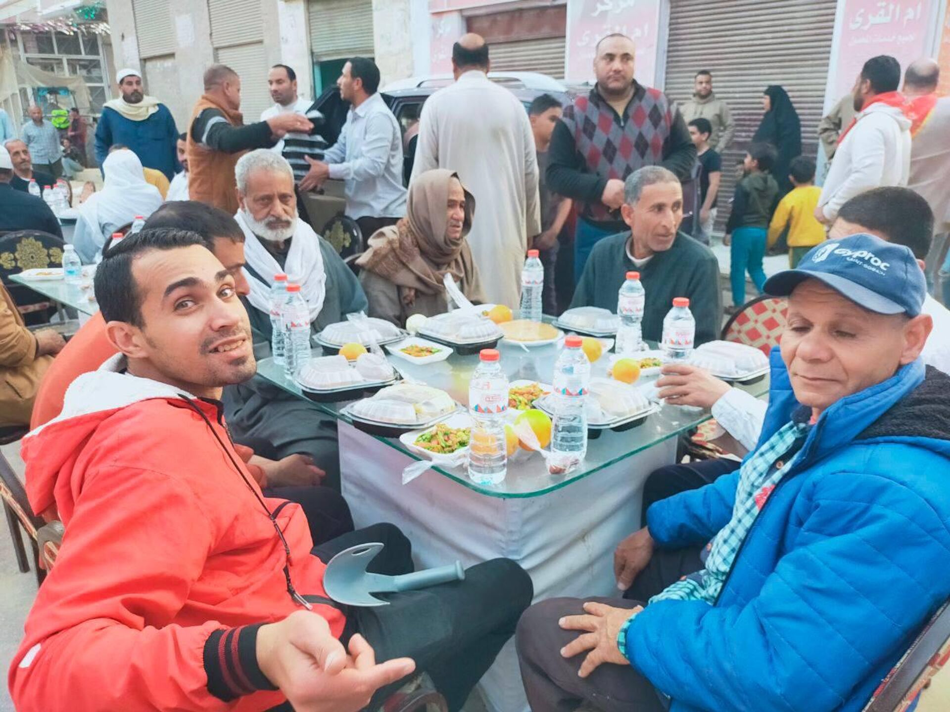 أهالي قرية مصرية ينظمون أكبر إفطار بالمدينة بحضور رجال الدين والسياسة أهالي قرية مصرية ينظمون أكبر إفطار بالمدينة بحضور رجال الدين والسياسة - سبوتنيك عربي, 1920, 17.03.2025