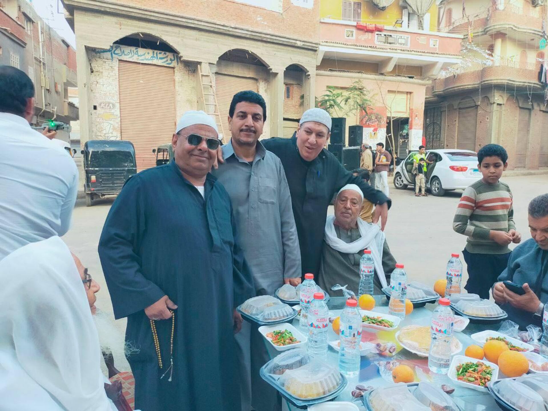 أهالي قرية مصرية ينظمون أكبر إفطار بالمدينة بحضور رجال الدين والسياسة أهالي قرية مصرية ينظمون أكبر إفطار بالمدينة بحضور رجال الدين والسياسة - سبوتنيك عربي, 1920, 17.03.2025