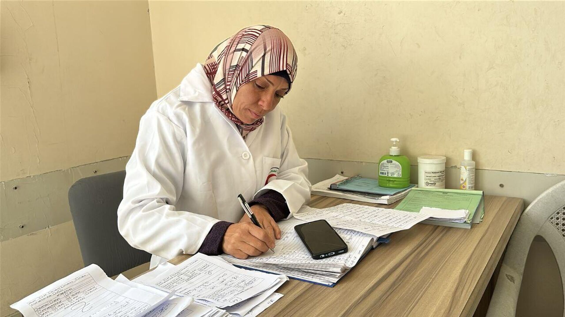 زوجة الطبيب ناهض أبو طعيمة تناشد للإفراج عن زوجها المحتجز لدى إسرائيل
زوجة الطبيب ناهض أبو طعيمة تناشد للإفراج عن زوجها المحتجز لدى إسرائيل
- سبوتنيك عربي, 1920, 19.03.2025