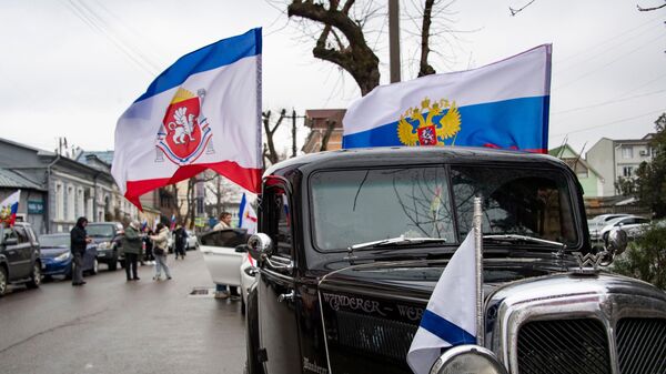 مسيرة بالسيارات من سيمفيروبول إلى سيفاستوبول في حدث احتفالي مخصص ليوم إعادة توحيد شبه جزيرة القرم مع روسيا - سبوتنيك عربي