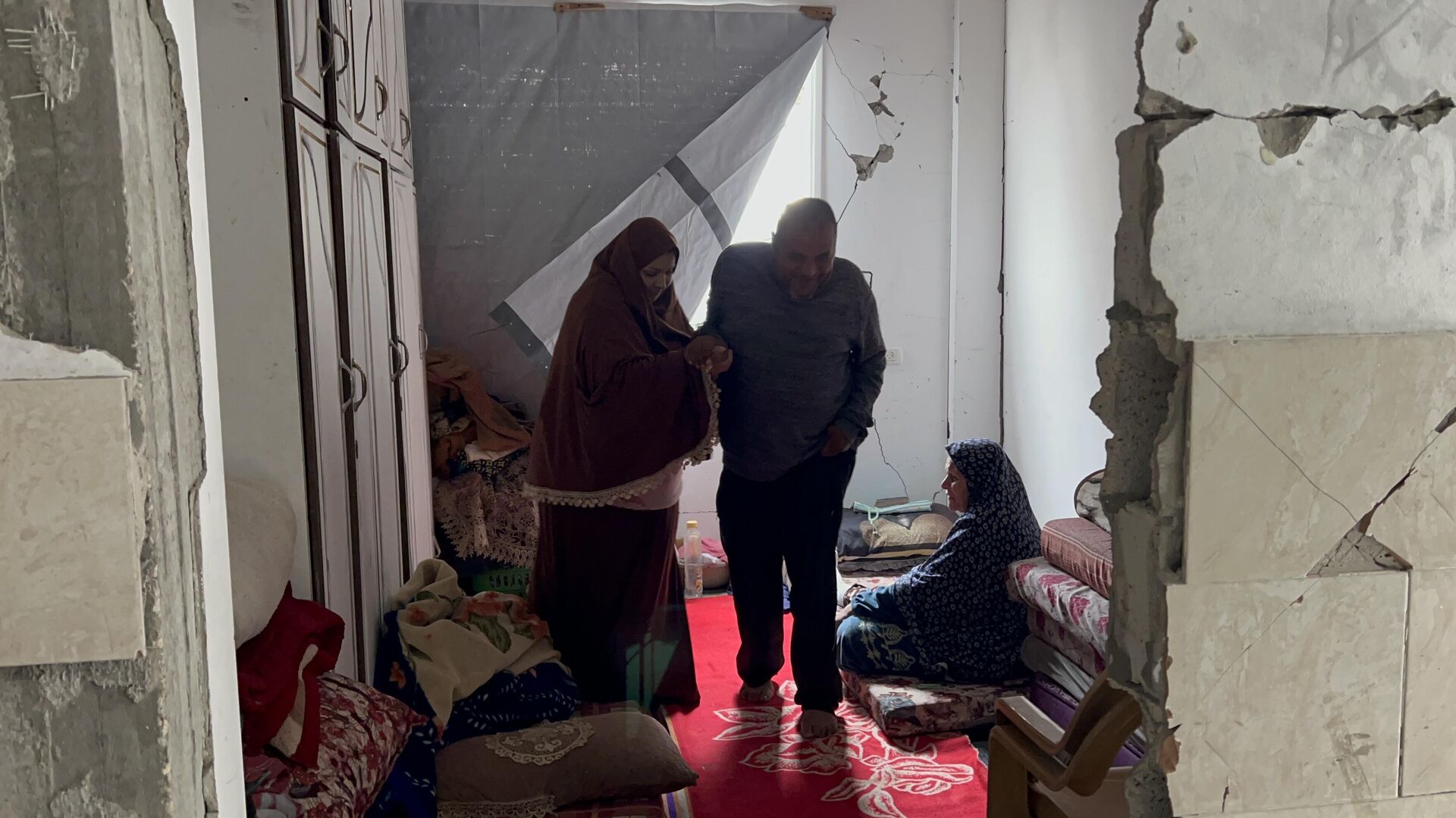 إيهاب مصاب بمتلازمة داون يواجه الحرب بصرخات الأمل ويحلم بلباس العيد وكرسي متحرك إيهاب مصاب بمتلازمة داون يواجه الحرب بصرخات الأمل ويحلم بلباس العيد وكرسي متحرك - سبوتنيك عربي, 1920, 24.03.2025