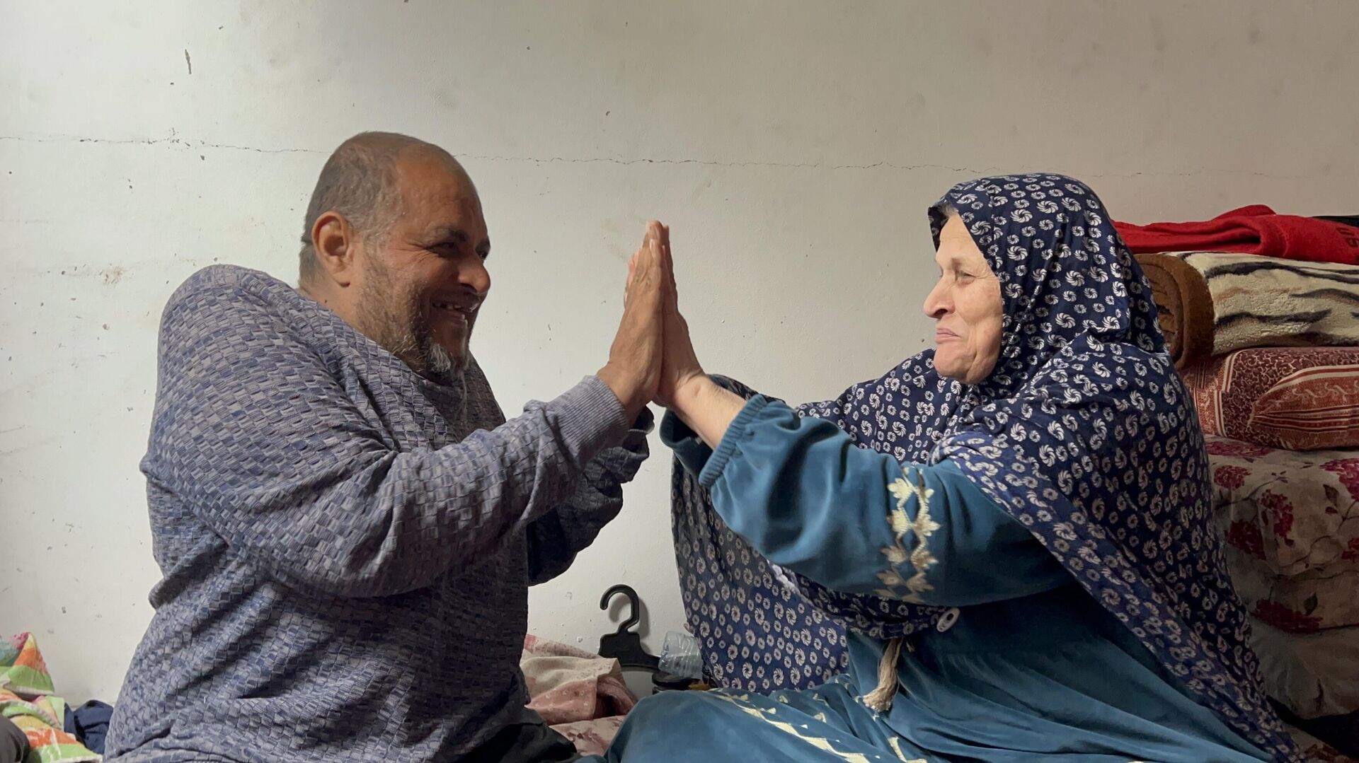 إيهاب مصاب بمتلازمة داون يواجه الحرب بصرخات الأمل ويحلم بلباس العيد وكرسي متحرك إيهاب مصاب بمتلازمة داون يواجه الحرب بصرخات الأمل ويحلم بلباس العيد وكرسي متحرك - سبوتنيك عربي, 1920, 24.03.2025