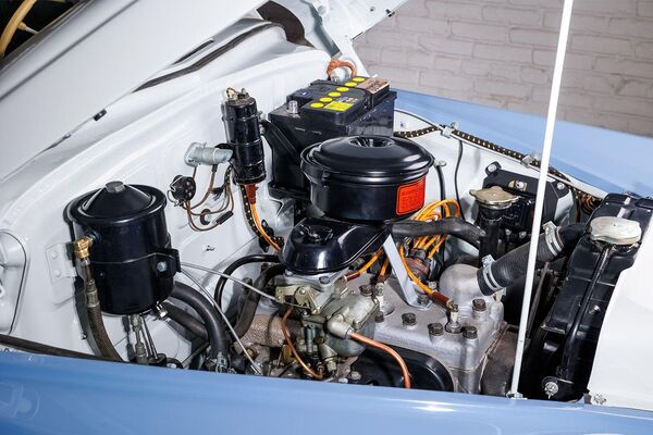 صورة لمحرك سيارة "جي إيه زد-إم 20 إيه" موديل 1954، حيث قام متحف النقل في موسكو بإحياء أول "تاكسي" سوفييتية في موسكو منذ الحرب العالمية الثانية - سبوتنيك عربي