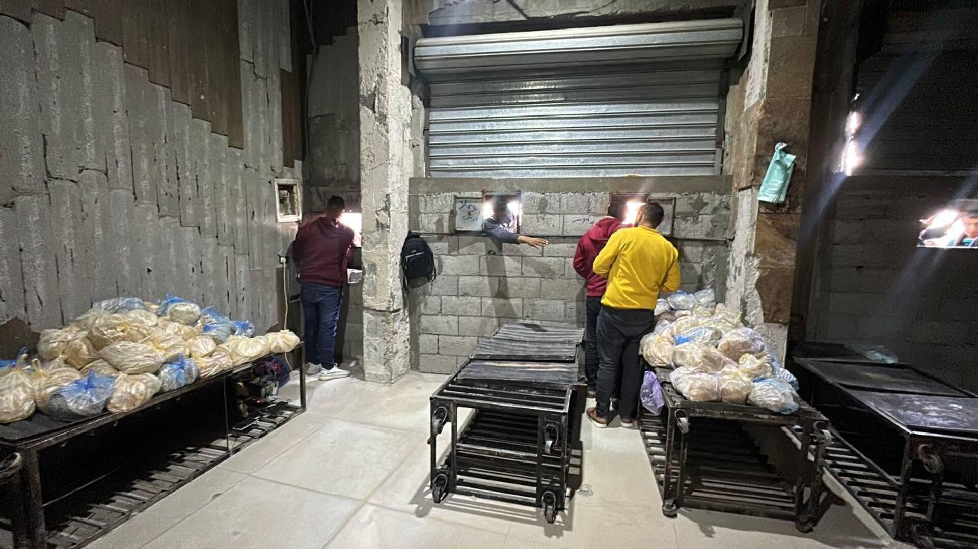 أزمة الخبز تتفاقم وخطر المجاعة يهدد سكان قطاع غزة  - سبوتنيك عربي, 1920, 26.03.2025