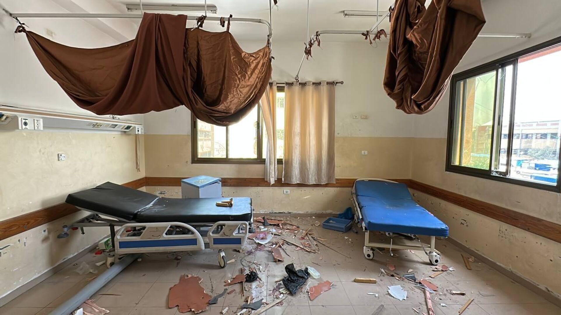 استهداف مشفى ناصر الطبي يفاقم أزمة القطاع الصحي في غزة - سبوتنيك عربي, 1920, 27.03.2025