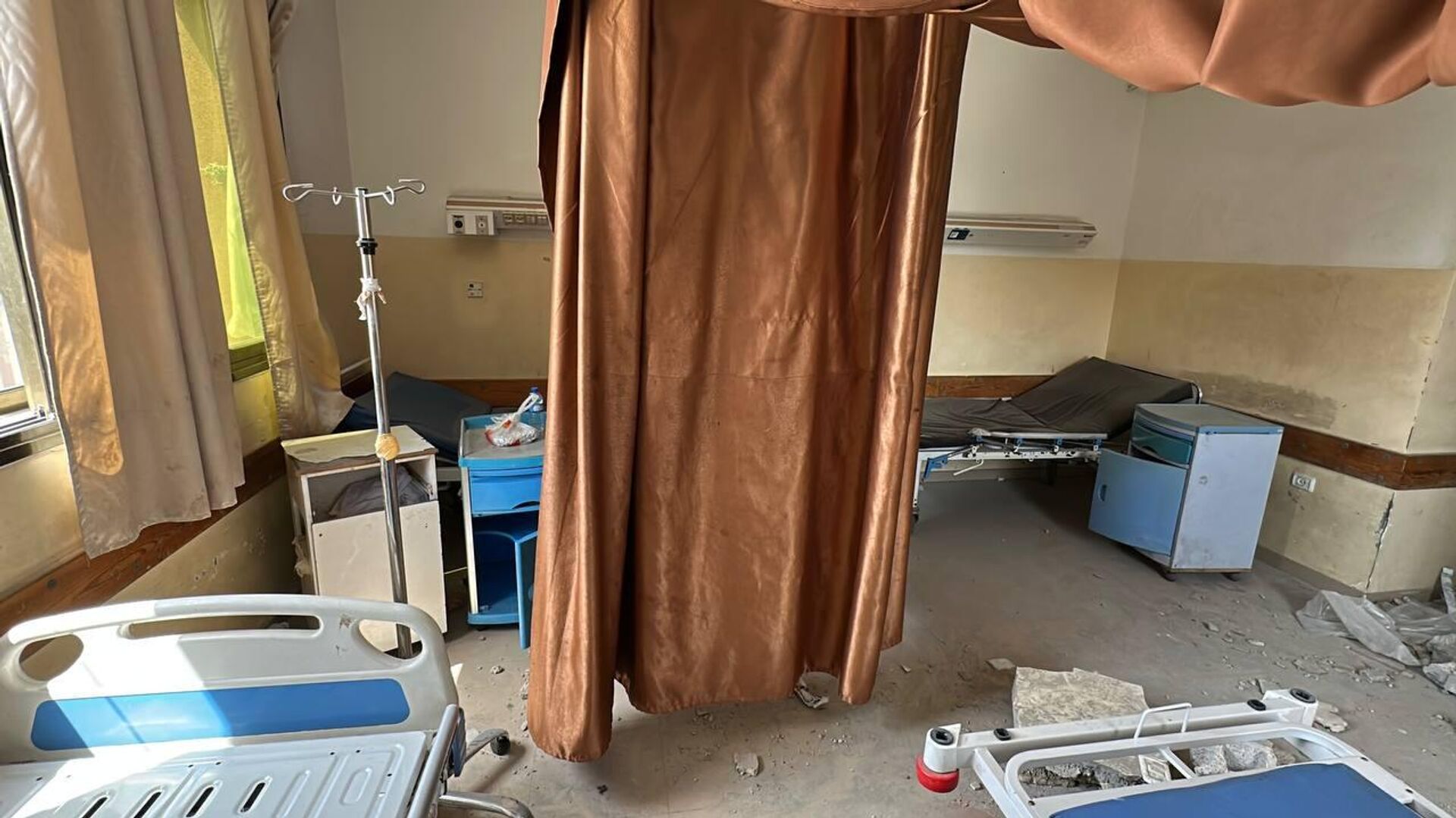 استهداف مشفى ناصر الطبي يفاقم أزمة القطاع الصحي في غزة - سبوتنيك عربي, 1920, 27.03.2025