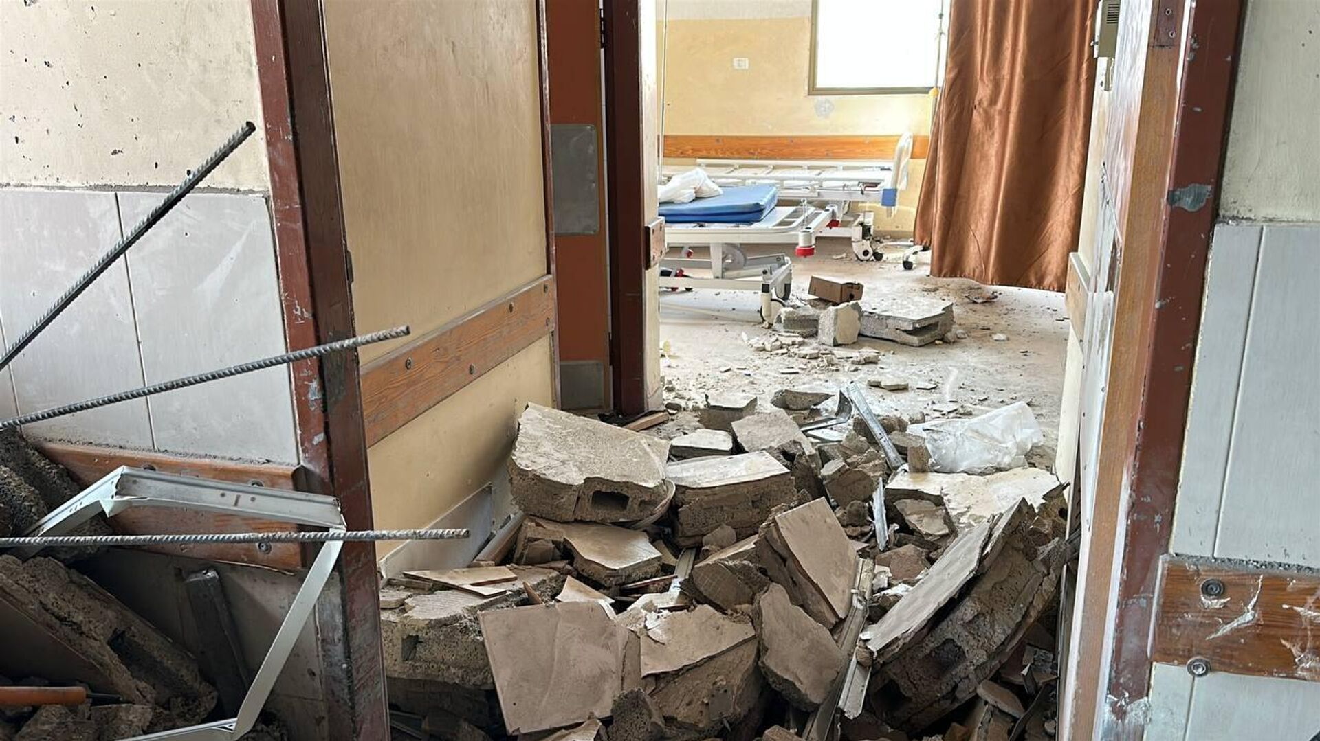 استهداف مشفى ناصر الطبي يفاقم أزمة القطاع الصحي في غزة - سبوتنيك عربي, 1920, 27.03.2025