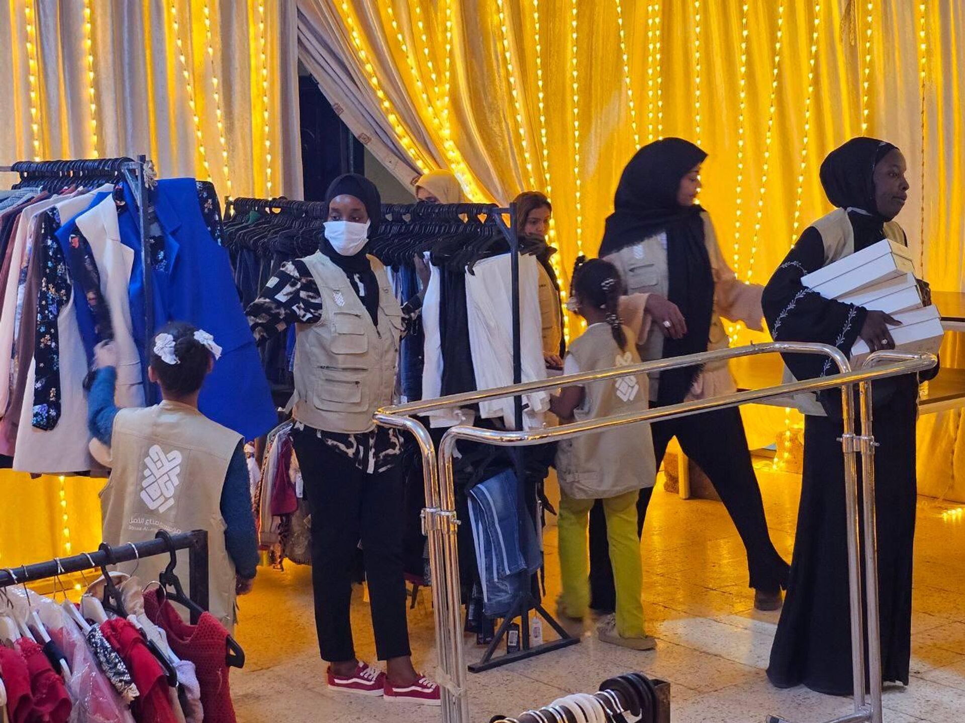 فطورك علينا وعيدهم عليك.. حملة خيرية لرسم البسمة على وجوه الأطفال في بنغازي - سبوتنيك عربي, 1920, 28.03.2025