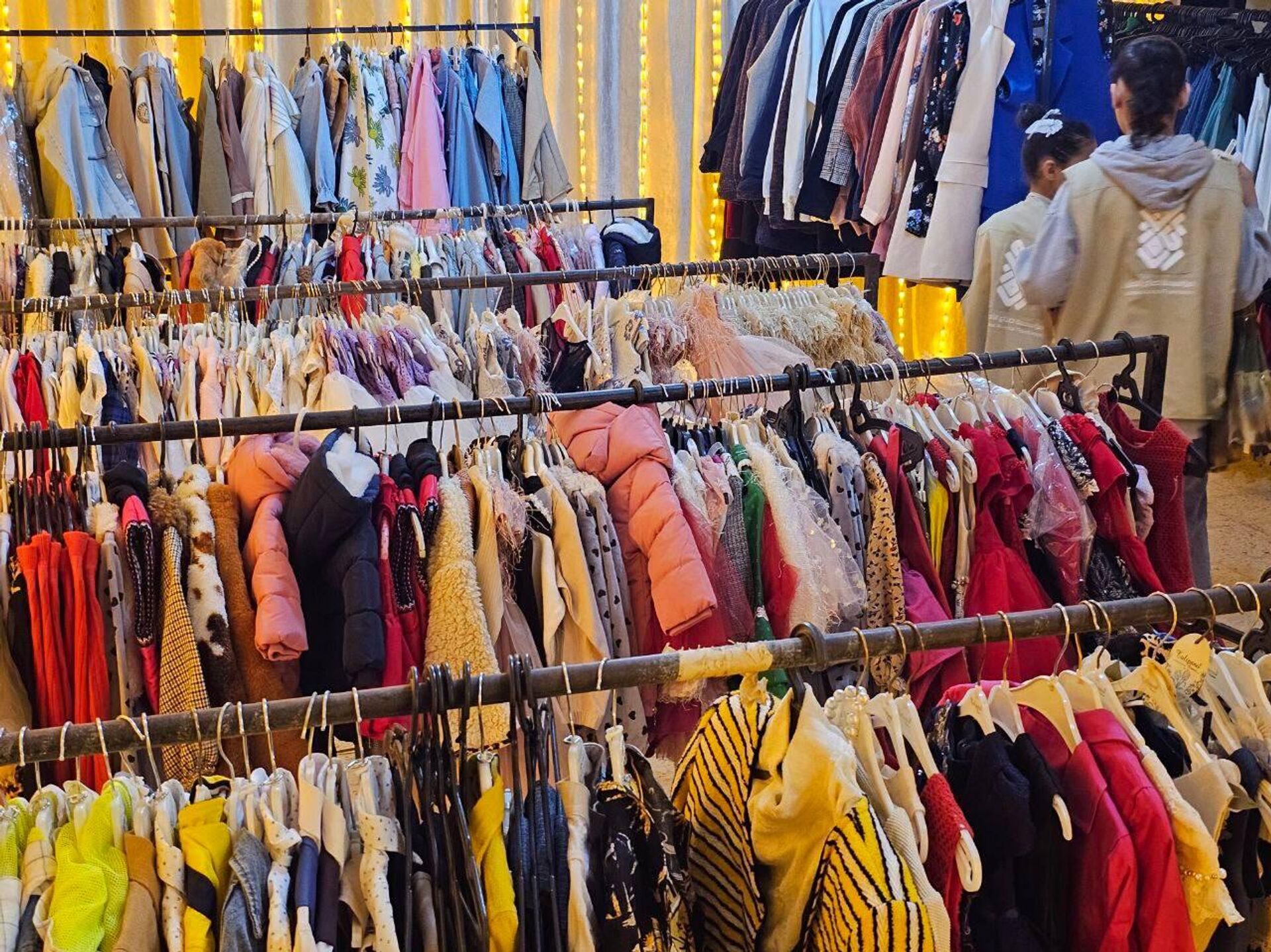 فطورك علينا وعيدهم عليك.. حملة خيرية لرسم البسمة على وجوه الأطفال في بنغازي - سبوتنيك عربي, 1920, 28.03.2025