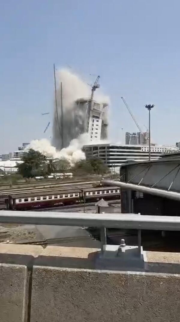 ناطحة سحاب تنهار أثناء وقوع زلزال في بانكوك - سبوتنيك عربي