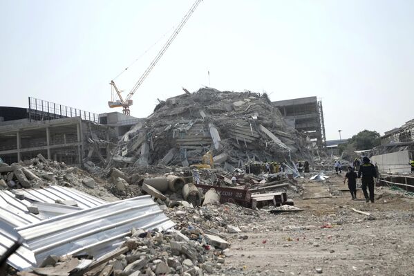 موقع انهيار ناطحة سحاب قيد الإنشاء في منطقة شاتوشاك، بانكوك، تايلاند. - سبوتنيك عربي