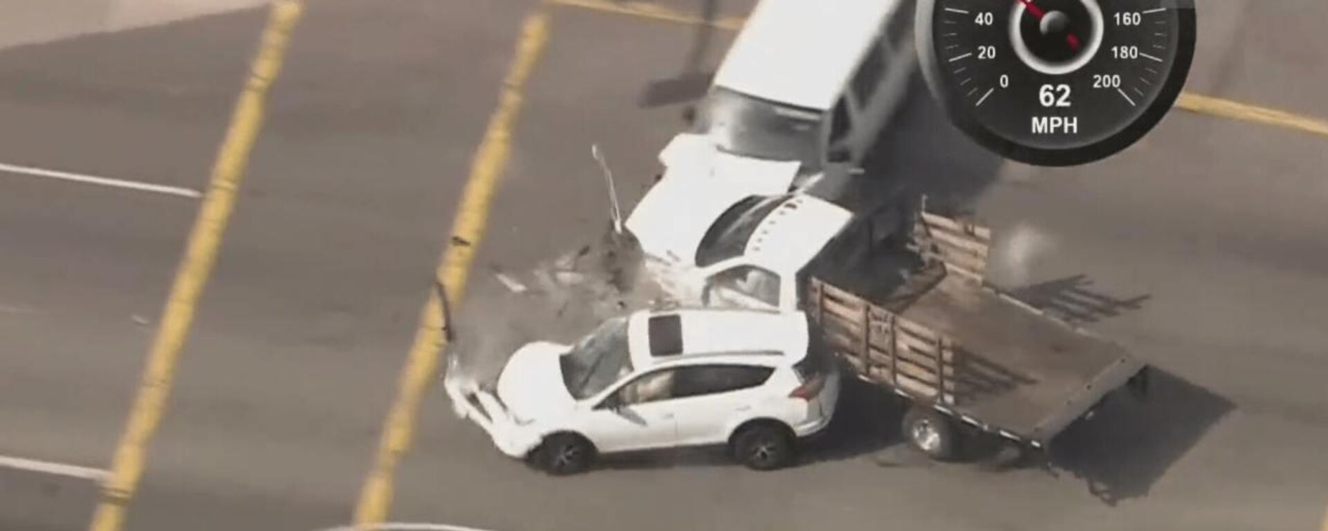 مطاردة هوليودية... أمريكي يسرق شاحنة ويصطدم بـ13 سيارة في كاليفورنيا.. فيديو
 - سبوتنيك عربي, 1920, 29.03.2025