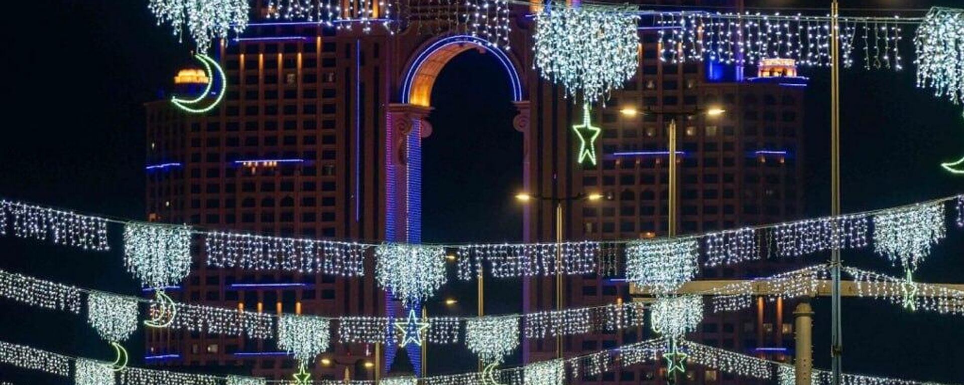 بآلاف التشكيلات المضيئة.. أبوظبي تتزين لاستقبال عيد الفطر المبارك - سبوتنيك عربي, 1920, 29.03.2025