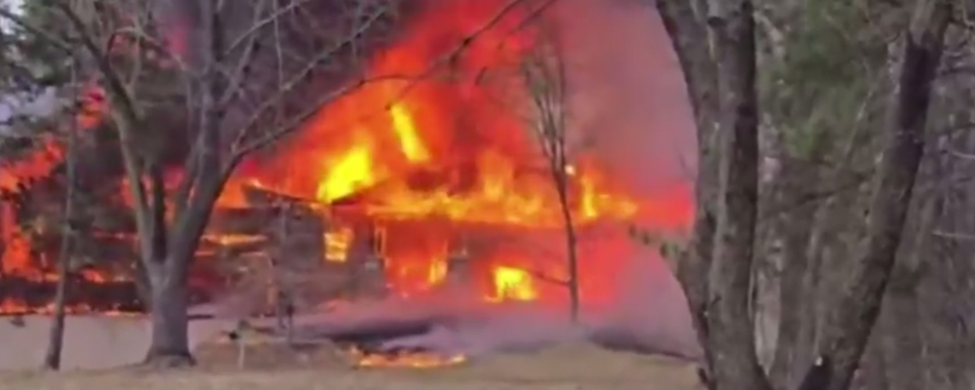 تحطم طائرة فوق منزل في ولاية أمريكية - سبوتنيك عربي, 1920, 08.06.2025