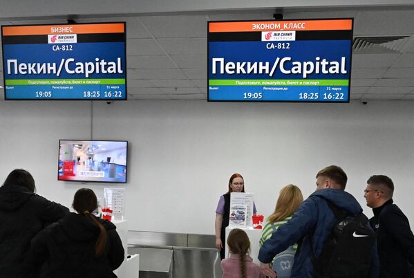 ركاب رحلة من فلاديفوستوك إلى بكين ركاب رحلة من فلاديفوستوك إلى بكين - سبوتنيك عربي