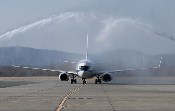 حفل استقبال طائرة الخطوط الجوية الصينية في مطار فلاديفوستوك حفل استقبال طائرة الخطوط الجوية الصينية في مطار فلاديفوستوك - سبوتنيك عربي